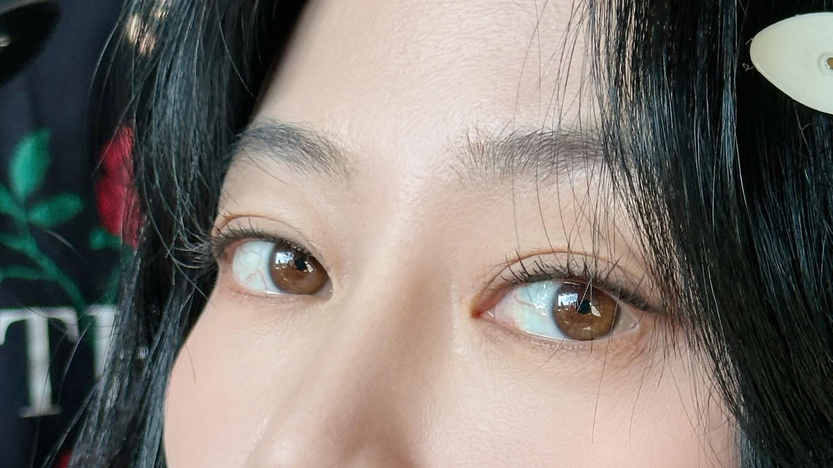 谭卓穿低胸照发文喜欢费翔爱咋咋地，这是要闹哪样？