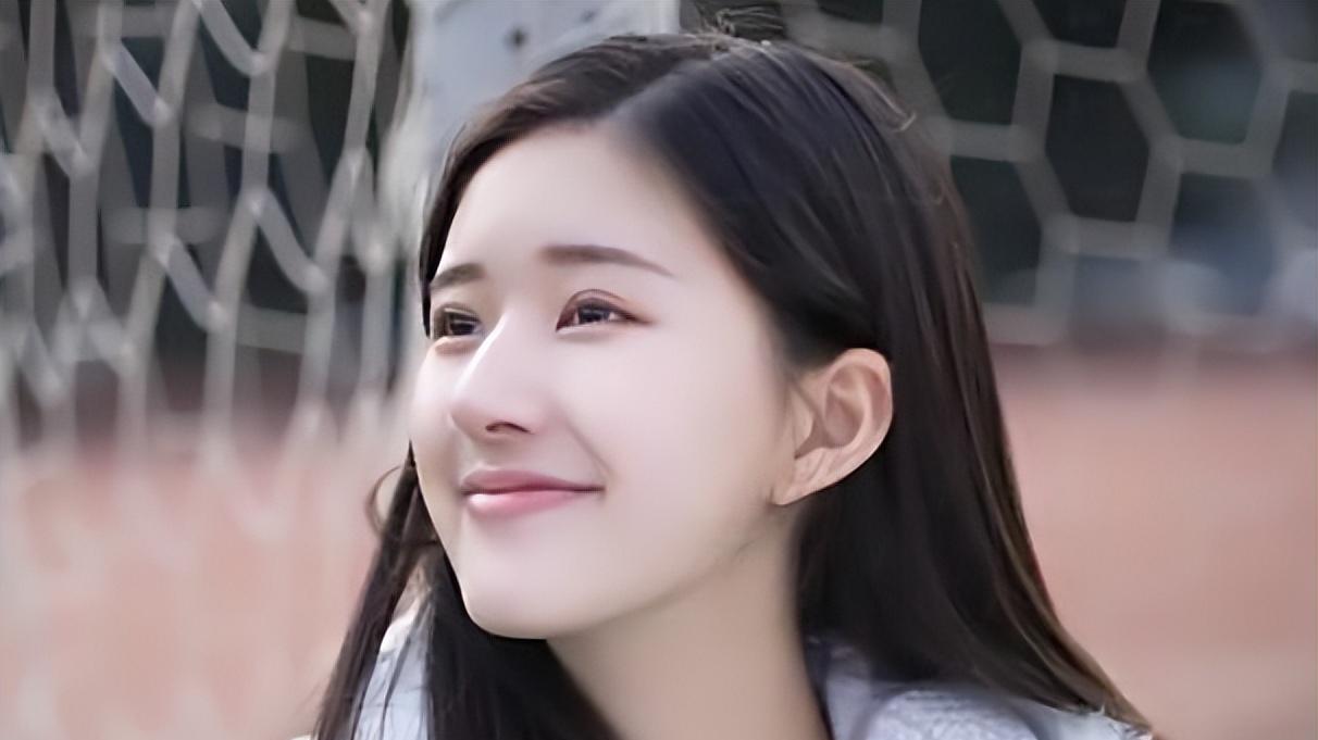 赵露思|赵露思直播无法p图，换妆发团队被指自欺欺人，网友：圆脸太真实