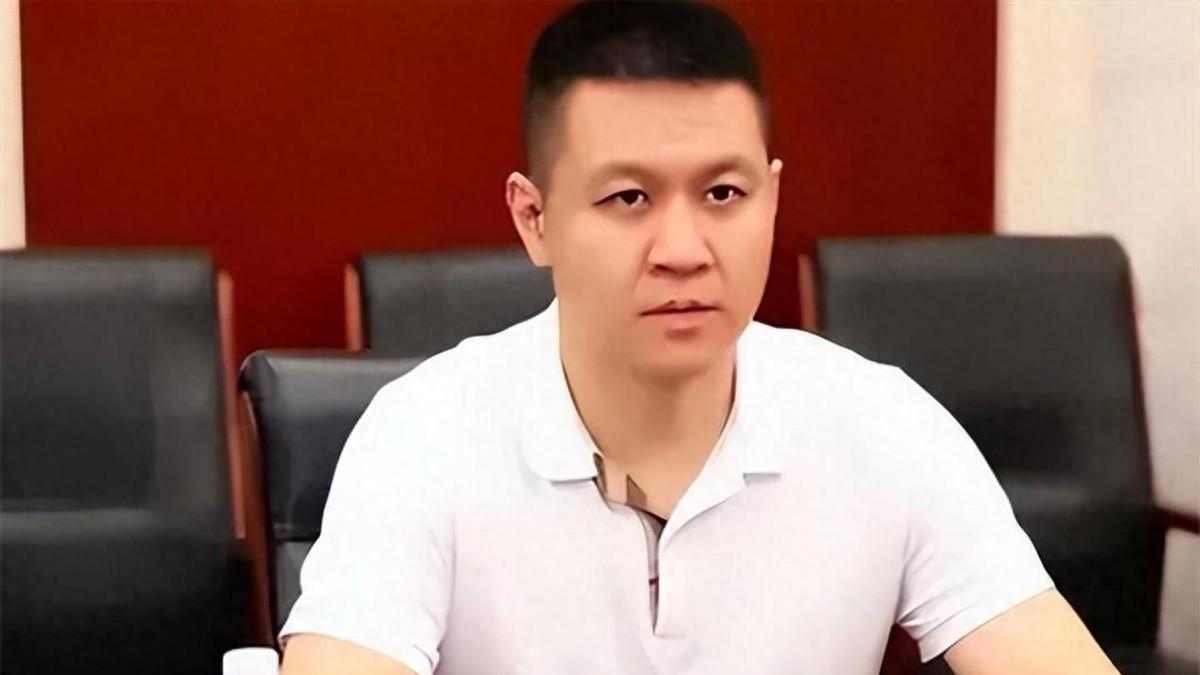 他是哈佛学霸，父亲是前外交部长李肇星，岳父竟是著名歌唱家阎维文