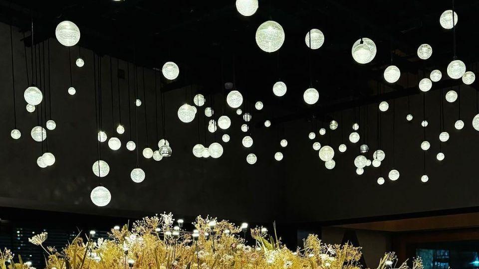 滕丽名罕见晒和老公合影秀恩爱 夫妻俩出去吃饭庆祝结婚10周年