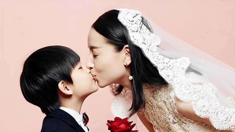 董洁|董洁直播卖瑜伽裤“翻车”，网友：身材干瘪没有看头！