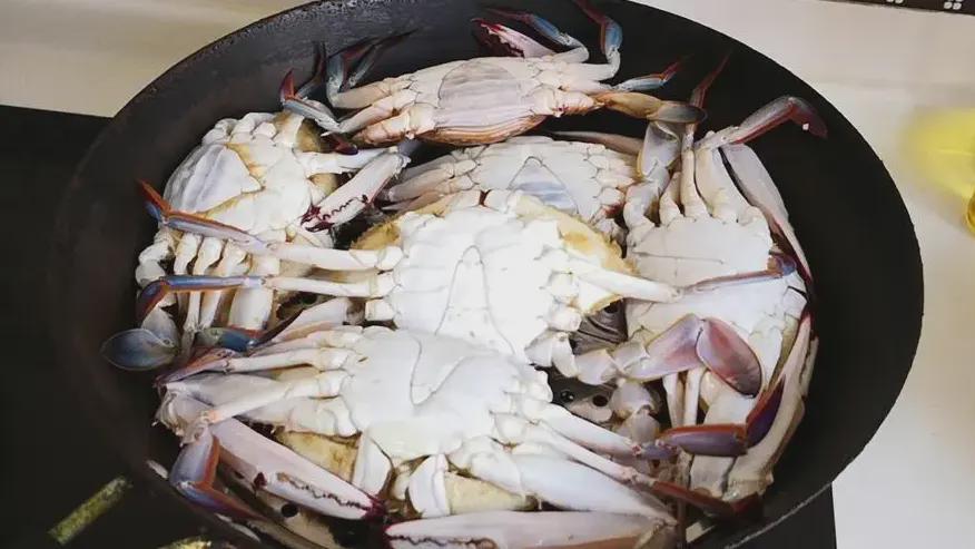 美食教程|蒸螃蟹最忌直接上锅，老渔民：牢记这5个技巧，肉嫩味鲜还不腥