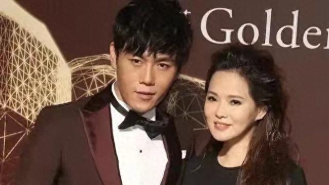 不像夫妻像母子！伊能静秦昊一起亮相活动秀恩爱，女方老态尽显