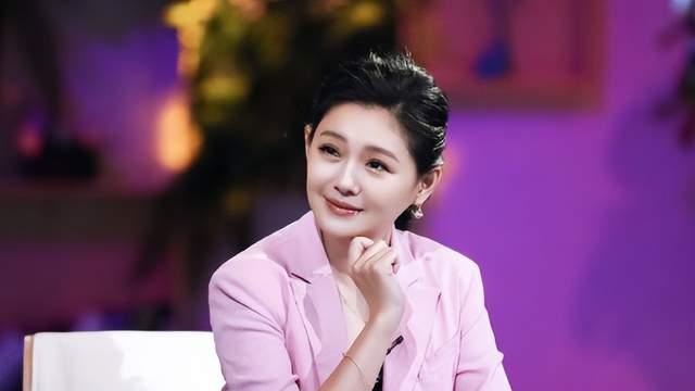 大S|大S一日两次上热搜，与家人合影身材浮肿虚弱，S妈怀抱婴儿引猜测