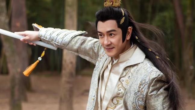 陈浩民|好家伙！陈浩民翻拍《天龙八部》差评一片，53岁演少年，辣眼睛