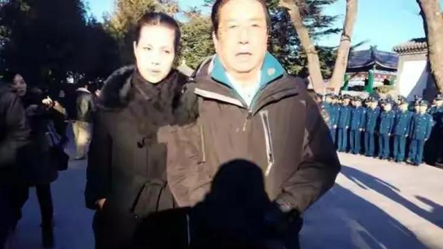 李双江|84岁李双江罕见现身，身板硬朗状态好，儿子李天一于近期出狱！
