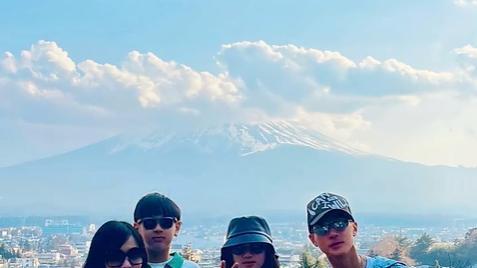 吴尊|吴尊全家到日本游玩，儿子背万元奢侈品包，林丽莹变胖疑似怀三胎