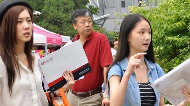 护士|2023金饭碗排行更新，老师和护士排行不佳，前几个行业报考人气高