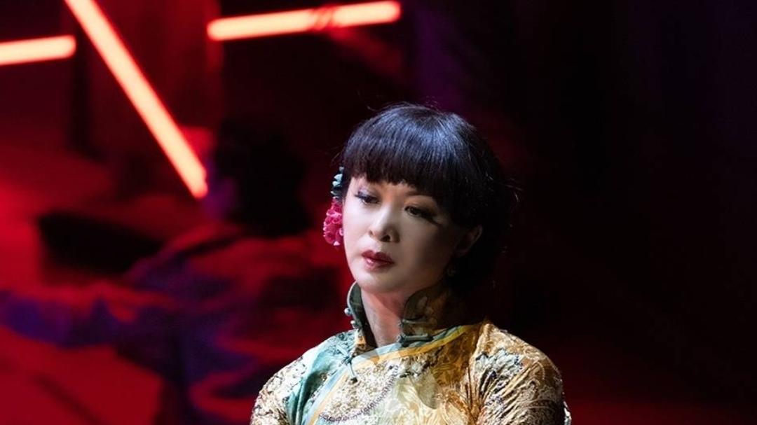 金星拒绝道歉，发文怼热巴粉丝：捂胸怕穷人看见，又怕富人看不见