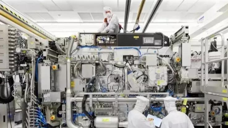 |实际上，一线技术工人往往比成天坐在办公室的研发高材生更有经验