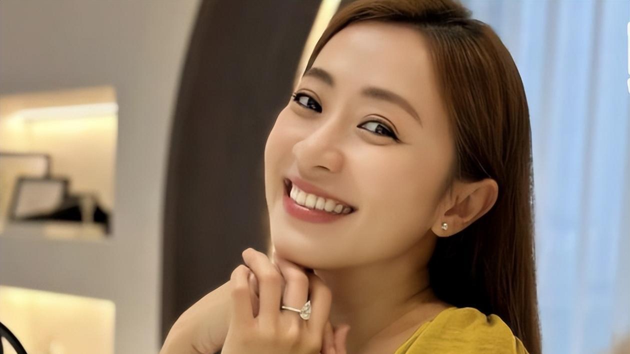 仅1天娱乐圈就有2人猝死，一人在厕所，一人在剧组，最小的20岁