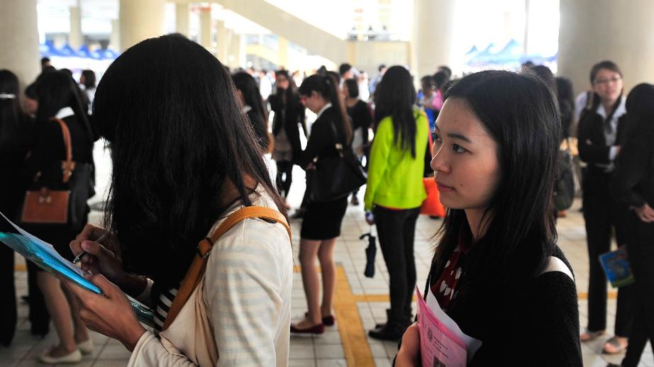 ktv|“脱长衫”是这么理解的？高校春招现“KTV公主”一职，太离谱了