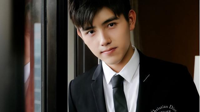 陈凯歌|深扒陈凯歌资产：住四合院，花17亿建王宫，持25家公司，难以想象