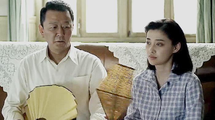 安杰|父母爱情：远嫁的女儿就是破棉袄？为何江亚宁成了特例？