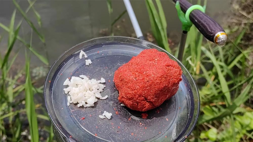 夏季鲫鱼不咬钩？分享几款大米饵料，上钩全是“大块头”