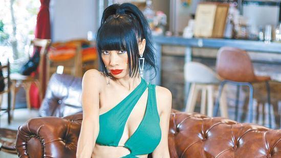 白灵|女星白灵收魔兽霍华德惊喜，一见如故浪漫共餐看电影