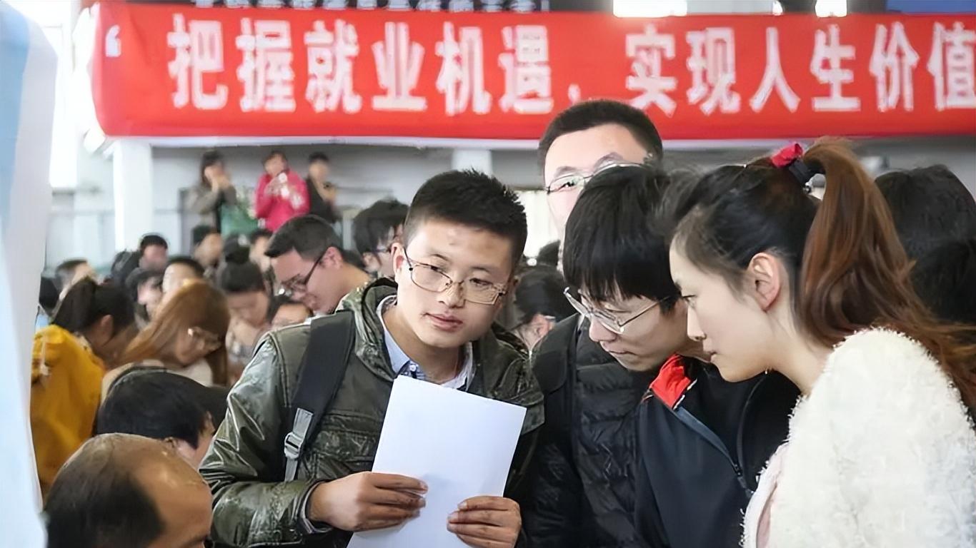 股价|本科毕业竟去应聘保洁，遇HR暖心相劝，“毕业第一份工作很重要”