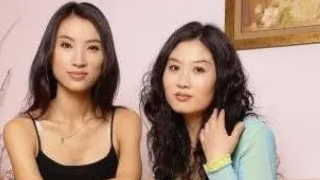 貌美“姐妹花”靠权色交易发财，风光无限，靠山落马后结局如何？