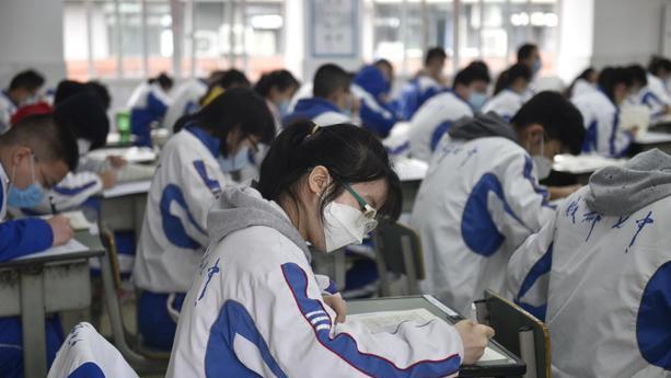 大学|5年后依旧“很吃香”的专业，就业率高还多金，适合女生报考