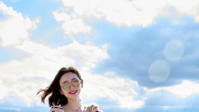 唐艺昕分享田园风光美照，清纯甜美如初恋，身材窈窕让人心动