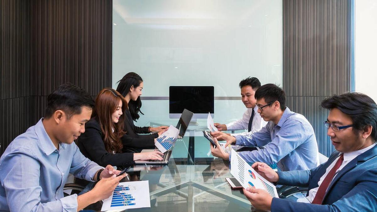 老领导退休开会抽烟，办公室主任说你没这待遇，隔月新领导出意外