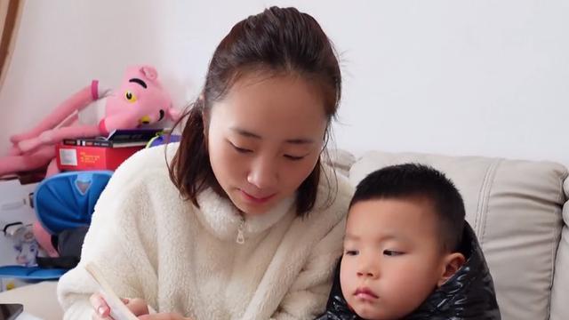 秋天妈妈发视频计算日常开销，称压力大引热议，一举动揭真实收入