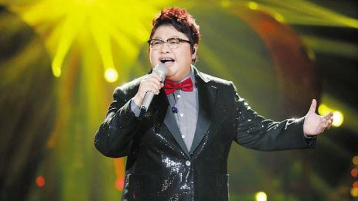 彻底瞒不住了！韩红隐藏多年背景曝光，难怪娱乐圈都不敢得罪她！