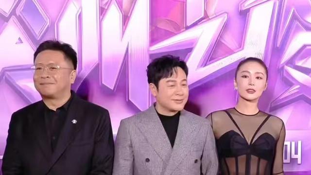 爱奇艺红毯！狂飙剧组欢聚大哥大嫂牵手亮相，白敬亭宋轶高调合体