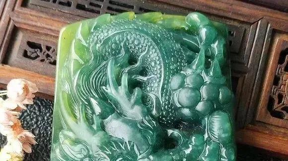 翡翠|翡翠圈里最没用的证书