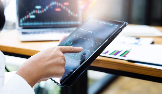 旗舰机|逆向思维：两个简单核心思维，搞懂了你就能在自媒体赚钱