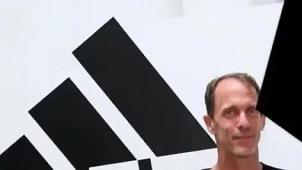 |与侃爷决裂后，“椰子”损失51亿，转头讨好中国市场却遭滑铁卢