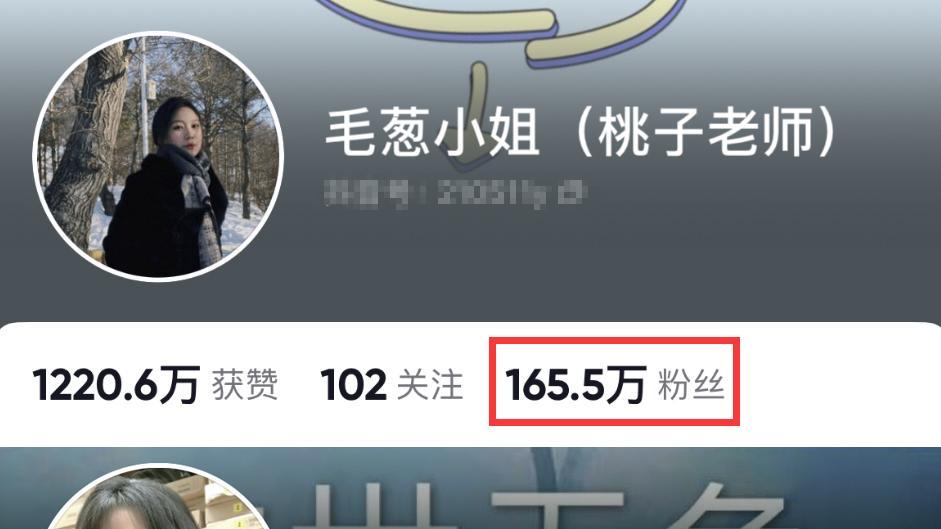 “挖呀挖”黄老师整容大变样，脸型下巴全整啦，笑起来脸又僵又假
