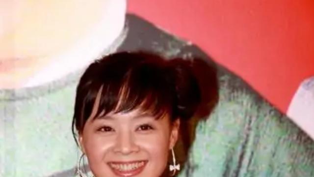 她长得漂亮，演技好，出道23年不温不火，有好老公和帅儿子已知足