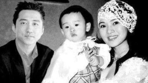 |曝庾澄庆去世！疑与骑行有关，48岁娇妻现身，经纪人回应真假难辨