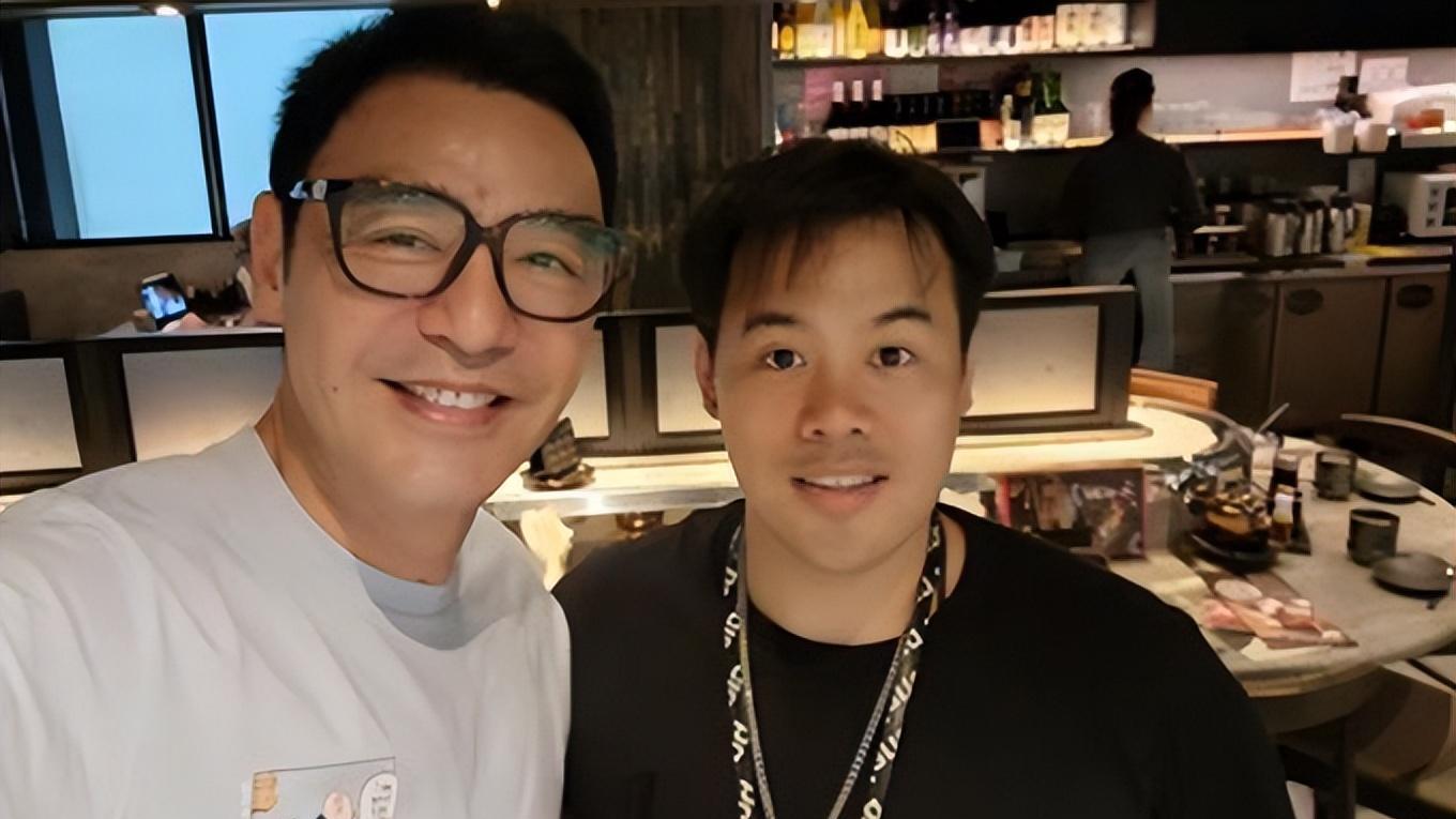 |钟镇涛33岁儿子罕见现身！或将继承数亿财产，4个妹妹终将嫁人