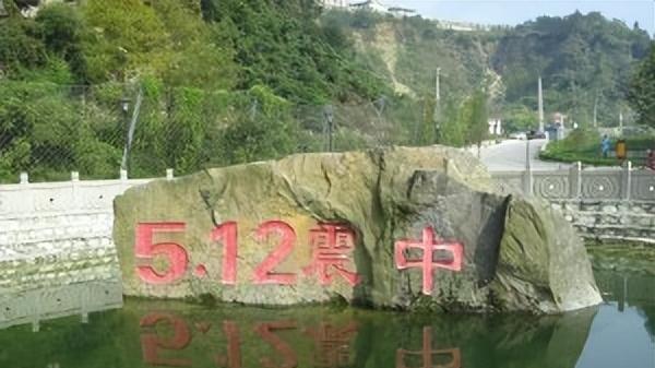 警察妈妈蒋晓娟：08年汶川地震中哺乳9个婴儿，现为公安局副政委