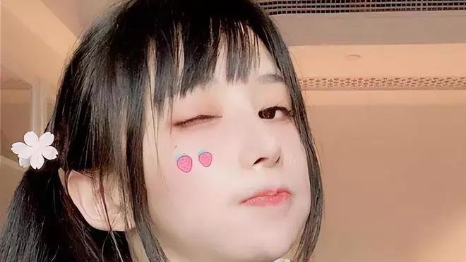 蔡萝莉|网红蔡萝莉擦边成瘾，打底裤外露疑似半月不带换，网友：包浆了