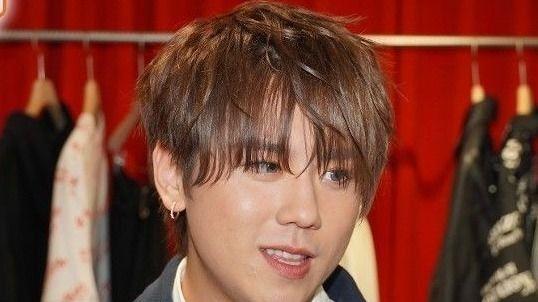 香港顶流姜涛脸上长疱疹！高清照曝光，变胖变肿，手指像香肠