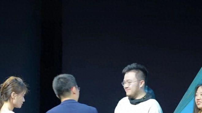 宋丹丹儿子儿媳T台走秀，巴图变瘦越来越像英达，博谷撞脸张柏芝