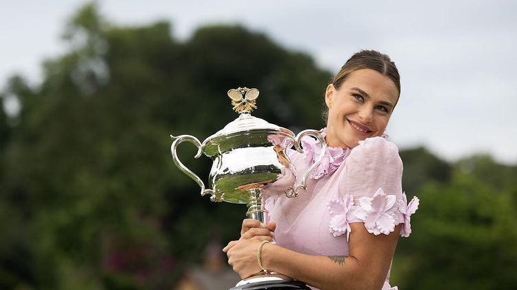 诺瓦克·德约科维奇|呼吸都是错！德约科维奇拍照都被球迷嘲讽，澳网10冠王被批没创意