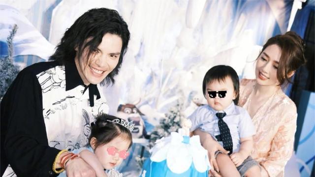 向佐带老婆孩子过万圣节，3岁小女儿超养眼，仍用安抚奶嘴遭吐槽