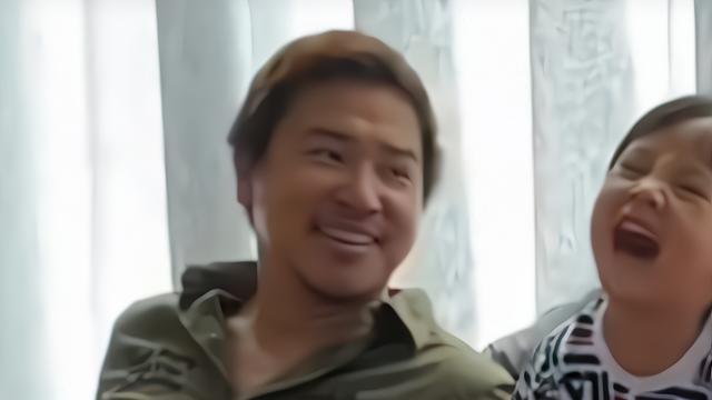 欧弟|欧弟带娃出国游，七岁大女儿身高随父亲，疑似争取到抚养权