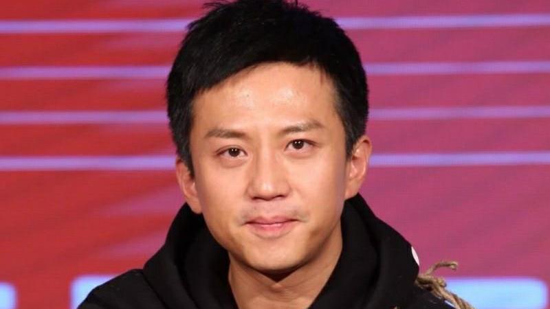 邓超|邓超曾嫌樊振东没名气，发照时将其截掉，现今主动发合照被骂惨