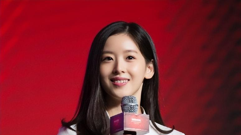 |章泽天：母亲节三倍的爱，暗示自己怀3胎