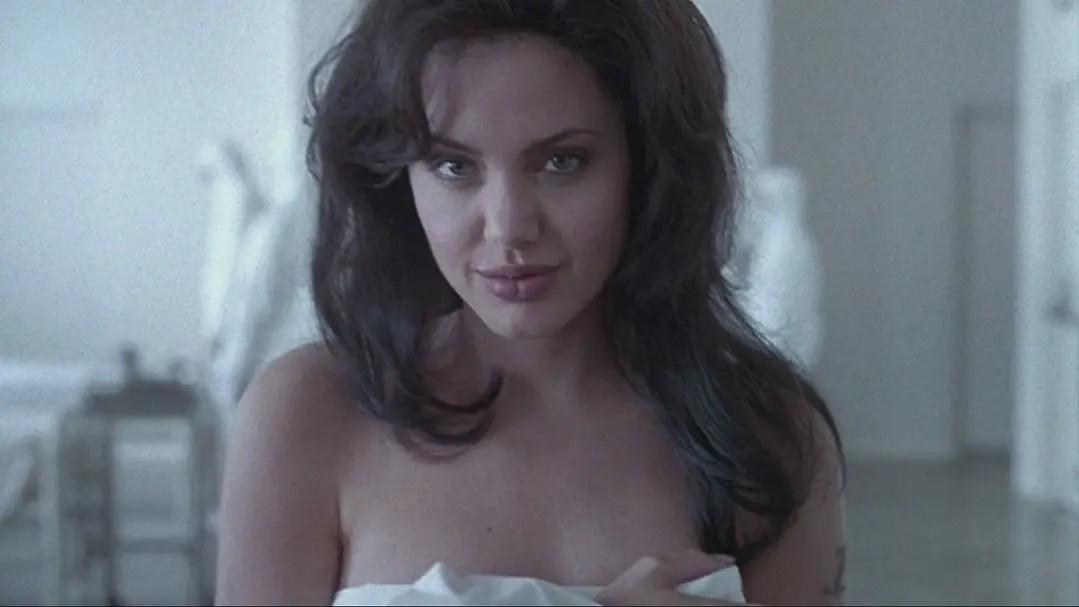 安吉丽娜大胆演出，一切来自肉体的美丽都是浮云，野性美压倒一切