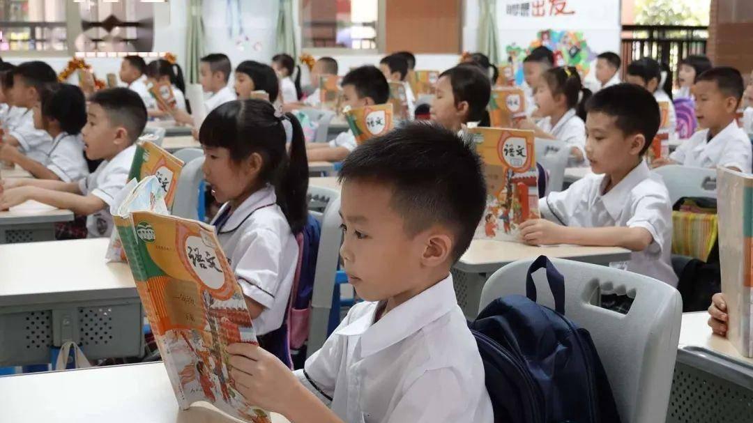 鲁迅|鲁迅被踢出教科书，明星频繁出现，网友：对不追星的学生不公平