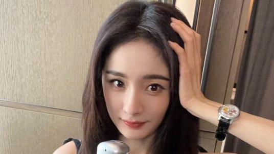 娱乐圈大震荡？明星补税117亿，杨幂、赵丽颖被约谈，蒋依依洗白