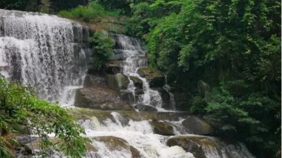 武汉|济南这一瀑布被誉为“小黄果树”，门票还免费