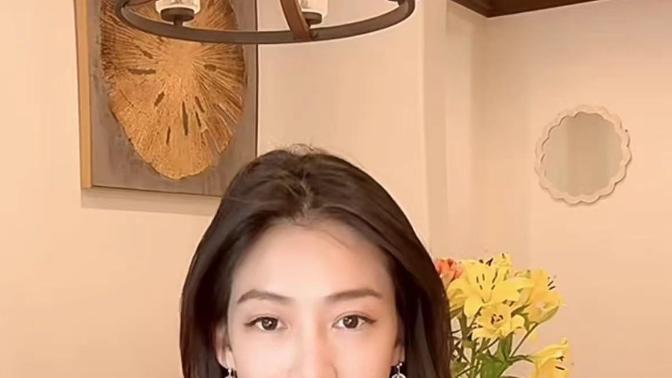 浙江台知名花旦移居美国，高颜值全家福引爆网络，嫁富豪身材爆表