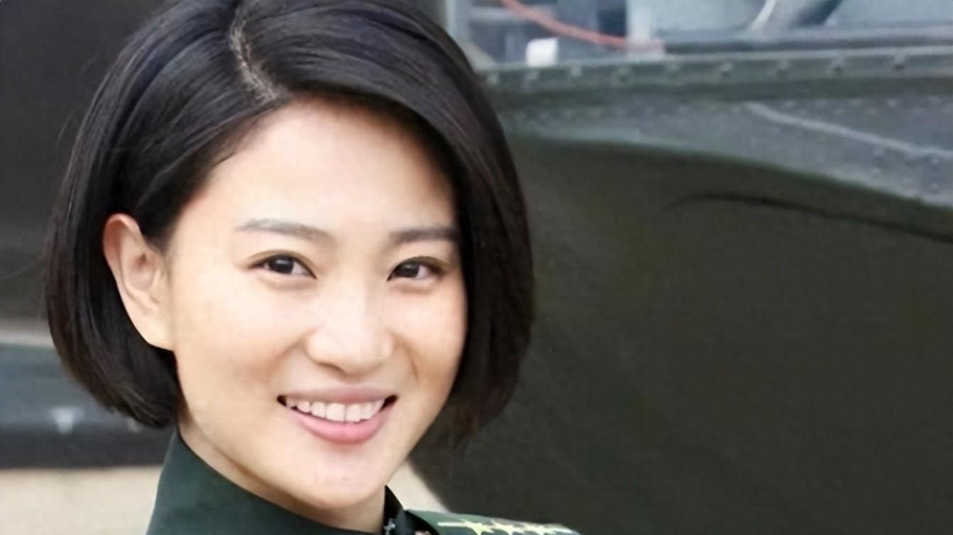 演员侯梦莎：因演“军花”走红，低调嫁同行老公，如今现状咋样？